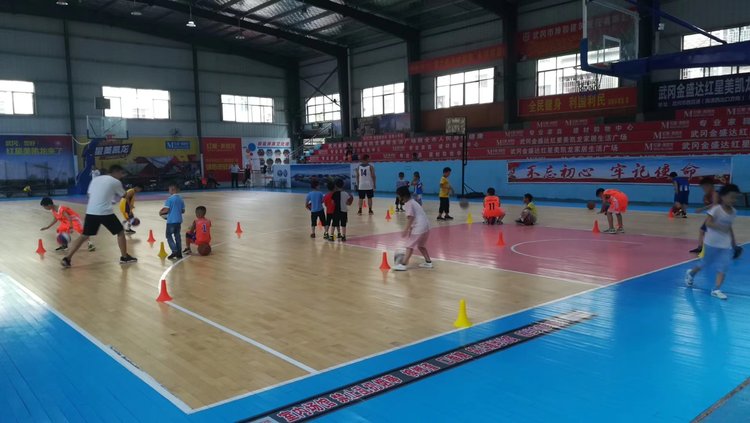 舞台用实木地板 学校体育馆运动地板 佰强桦业施工安装每平方米约120.00元每平米(10)