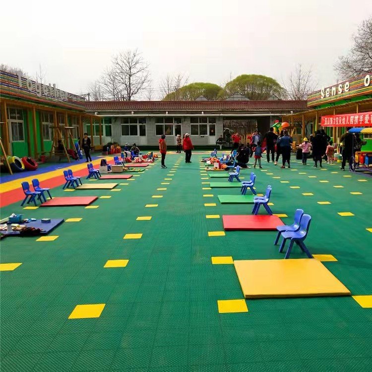 幼儿园室外悬浮地板 防滑悬浮式拼装地板 户外塑料运动地板每平方米约39.00元,每平方米约38.00元,每平方米约37.00元每平米(3)